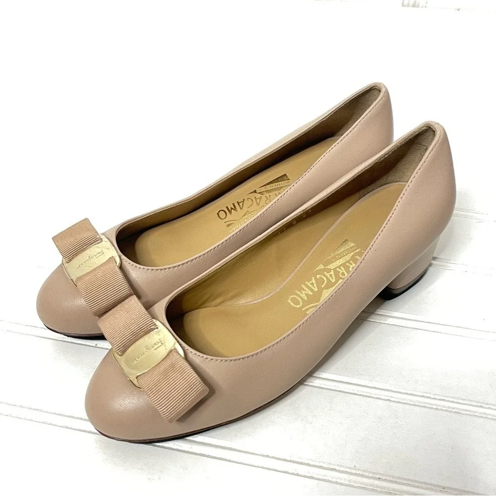 Salvatore Ferragamo Vara Nude Leather Block Heel Bow Pump Kids Size 4